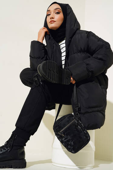 Oversize Torba Cepli Kapşonlu Mont Siyah - Mont