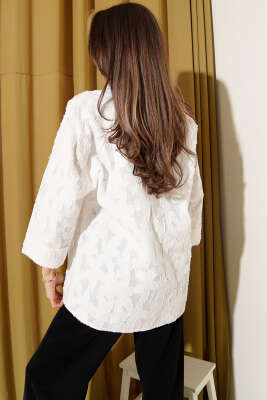 Oversize Yarım Kol Çiçek Kabartmalı Gömlek Beyaz - Kadın Giyim Modelleri