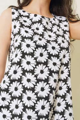 Papatya Desenli Sıfır Kol Elbise Siyah - Yılın Fırsatı