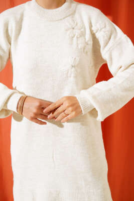 Papatya Detaylı Yumoş Triko Tunik Kemik - Triko Tunik