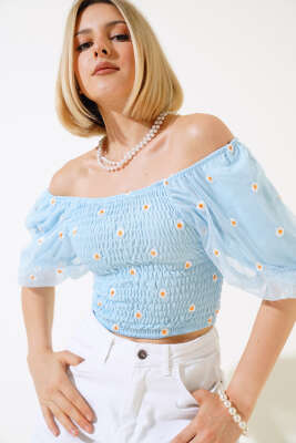 Papatya Nakışlı Kayık Yaka Bluz Mavi 