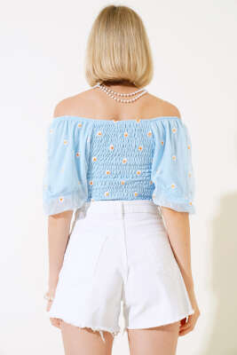 Papatya Nakışlı Kayık Yaka Bluz Mavi - Kadın Giyim Modelleri