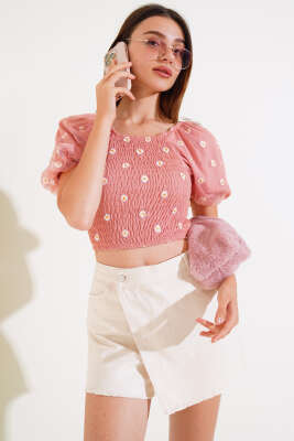 Papatya Nakışlı Kayık Yaka Bluz Pudra 