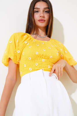 Papatya Nakışlı Kayık Yaka Bluz Sarı 