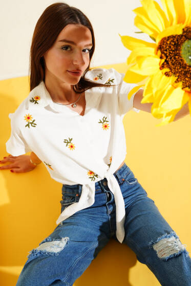 Papatya Nakışlı Kısa Gömlek Ekru - Kadın Giyim Modelleri