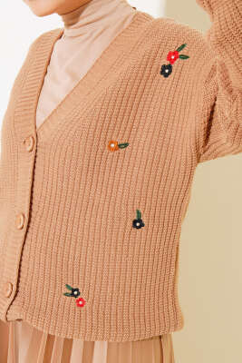 Papatya Nakışlı Örgü Triko Hırka Büsküvi - Triko Hırka