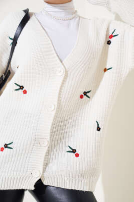 Papatya Nakışlı Örgü Triko Hırka Ekru - Triko Hırka