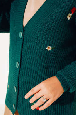 Papatya Nakışlı Örgü Triko Hırka Nefti - Triko Hırka