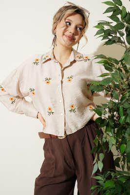 Papatya Nakışlı Uzun Kol Crop Gömlek Bej - Kadın Giyim Modelleri