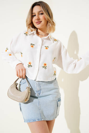 Papatya Nakışlı Uzun Kol Crop Gömlek Beyaz - Kadın Giyim Modelleri