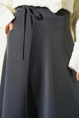 Parça Detaylı Bağlamalı Scuba Etek Füme - Etek