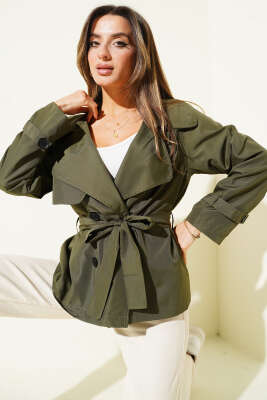 Parça Detaylı Düğmeli Kısa Trençkot Haki - Kadın Giyim Modelleri