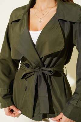 Parça Detaylı Düğmeli Kısa Trençkot Haki - Kadın Giyim Modelleri