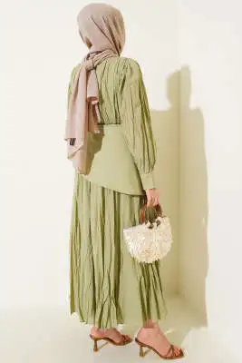 Parça Detaylı Kırışık Elbise Çağla Yeşili - Tesettür Elbise