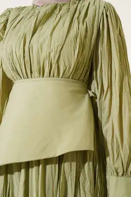 Parça Detaylı Kırışık Elbise Çağla Yeşili - Tesettür Elbise