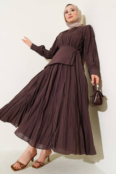 Parça Detaylı Kırışık Elbise Kahve - Elbise