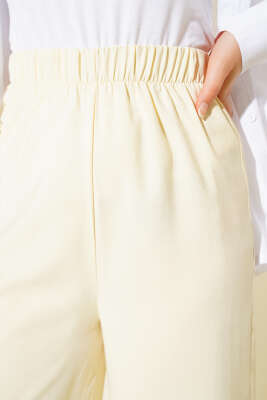 Parlak Görünümlü Kumaş Pantolon Sarı - 300-500 TL Ürünler