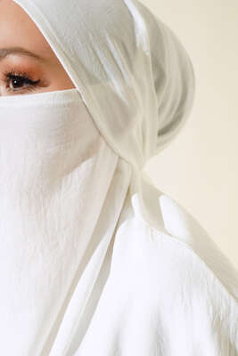 Peçeli Geniş Ferace Beyaz - Namaz Elbisesi