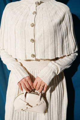 Pelerin Detaylı Düğmeli Triko Elbise Bej - Elbise