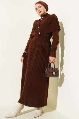 Pelerin Detaylı Düğmeli Triko Elbise Kahve - VAV TEKSTİL