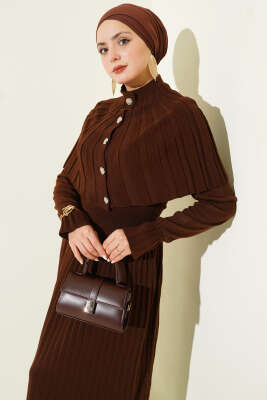 Pelerin Detaylı Düğmeli Triko Elbise Kahve - Elbise