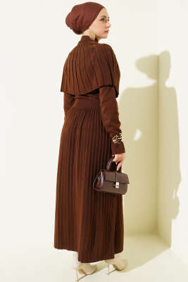Pelerin Detaylı Düğmeli Triko Elbise Kahve - Elbise