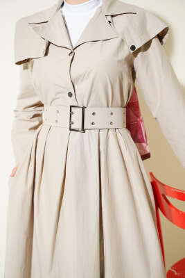 Pelerin Detaylı Kemerli Elbise Bej - Elbise