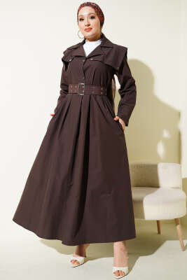 Pelerin Detaylı Kemerli Elbise Kahve - Elbise