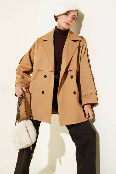 Pelerin Detaylı Kuşaklı Kısa Trençkot Latte - Trençkot