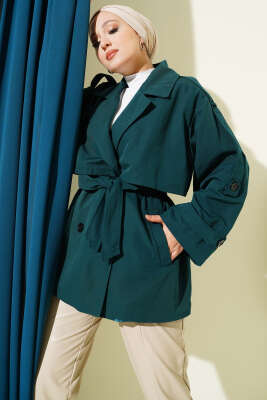 Pelerin Detaylı Kuşaklı Kısa Trençkot Zümrüt 