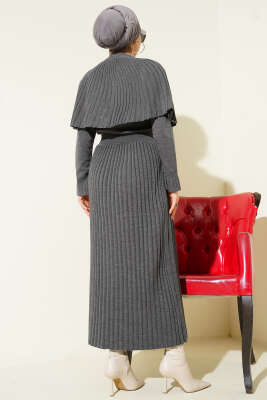 Pelerin Detaylı Pileli Triko Elbise Antrasit - Elbise