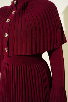 Pelerin Detaylı Pileli Triko Elbise Bordo - Elbise