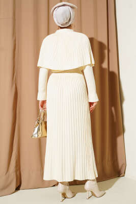 Pelerin Detaylı Pileli Triko Elbise Ekru - Elbise