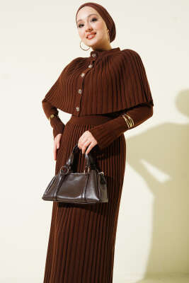 Pelerin Detaylı Pileli Triko Elbise Kahve - Elbise