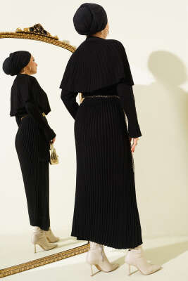 Pelerin Detaylı Pileli Triko Elbise Siyah - Elbise