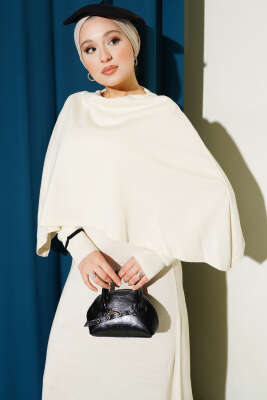 Pelerin Detaylı Triko Elbise Ekru - Elbise