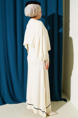 Pelerin Detaylı Triko Elbise Ekru - Elbise