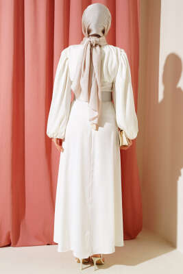 Pelerinli Kemerli Saten Elbise Ekru - Tesettür Elbise