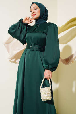 Pelerinli Kemerli Saten Elbise Zümrüt - Tesettür Elbise