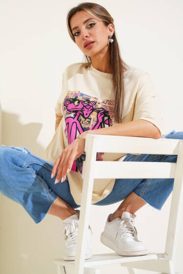 Pembe Panter Baskılı T-shirt Bej - Kadın Giyim Modelleri