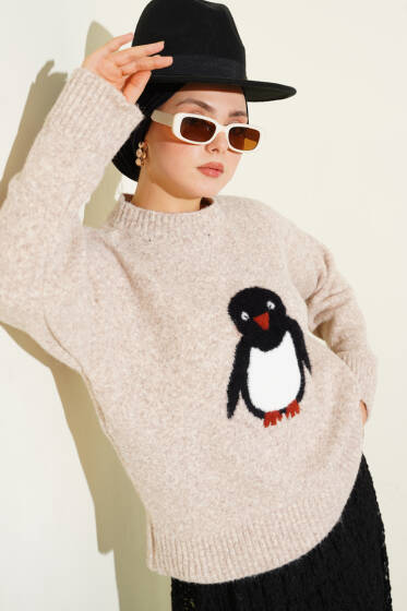 Penguen Baskılı Yumoş Triko Kazak Bej - Triko Kazak
