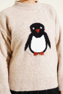 Penguen Baskılı Yumoş Triko Kazak Bej - Yılın Fırsatı