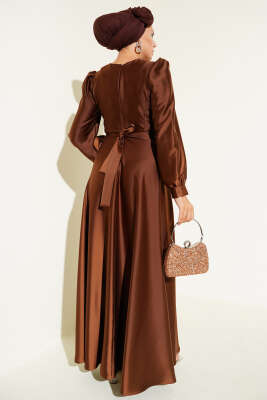 Pile Yakalı Taş Detaylı Saten Abiye Elbise Kahve - Tesettür Elbise