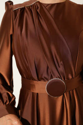 Pile Yakalı Taş Detaylı Saten Abiye Elbise Kahve - Tesettür Elbise