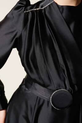 Pile Yakalı Taş Detaylı Saten Abiye Elbise Siyah - Tesettür Elbise