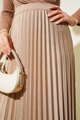 Pileli Deri Görünümlü Bel Lastikli Etek Bej - Uzun Etek