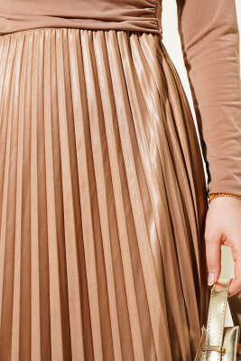 Pileli Deri Görünümlü Bel Lastikli Etek Camel - Uzun Etek