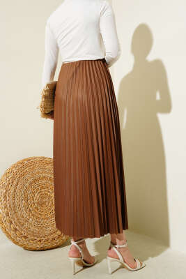 Pileli Deri Görünümlü Bel Lastikli Etek Latte - Uzun Etek