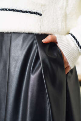 Pileli Deri Kloş Etek Siyah - Uzun Etek