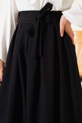 Pileli Kuşaklı Kloş Etek Siyah - Uzun Etek